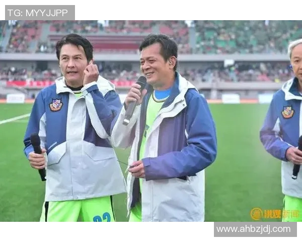 足球明星携老年机挑战赛场新玩法引发热议与欢笑 足球明星携老年机挑战赛场新玩法引发热议与欢笑