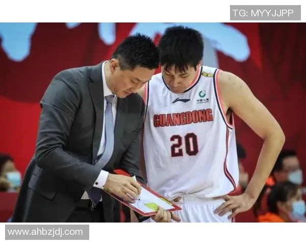 任骏飞领衔球队奋战新赛季展现篮球激情与团队精神的完美结合